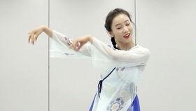 桃花笑舞蹈视频,翩翩起舞展芳华