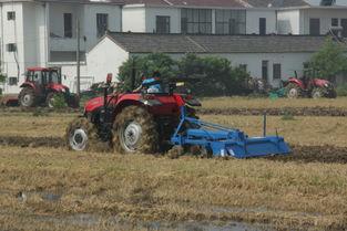 犁旋一体机作业视频,农业现代化新篇章